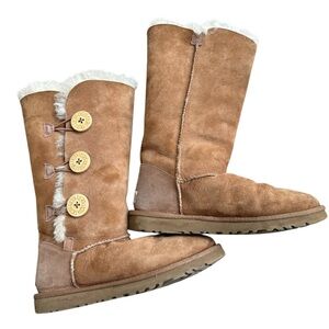 Ugg Bailey Button triplet II shearling boots women size 6 chestnut tall